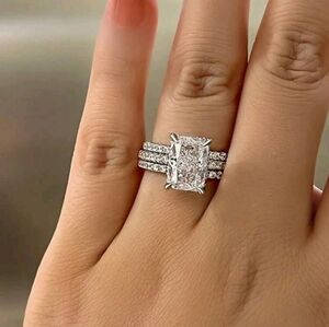 NWT SASSIFIED BOUTIQUE Silver Plated Zirconia Women's Ring Set